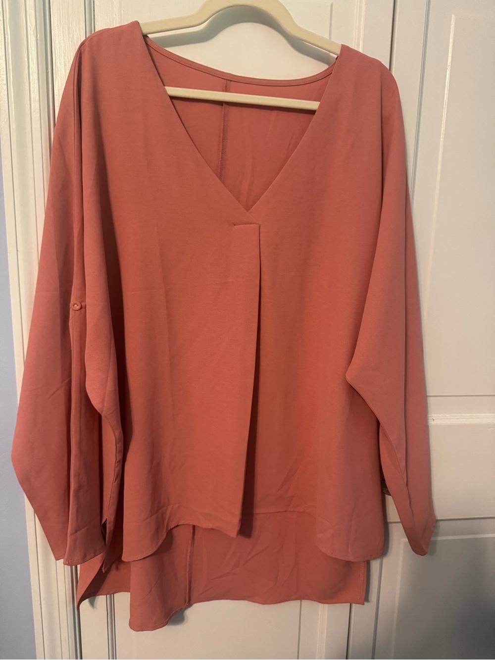 Flattering Gorgeous Mauve Pink V-Neck Blouse with Dolman Sleeves & Hi-Low Hem - Picture 2 of 7